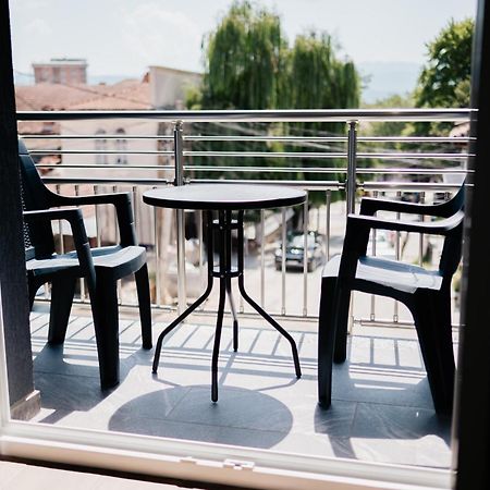 Froa Luxury Apartment Debar Bagian luar foto